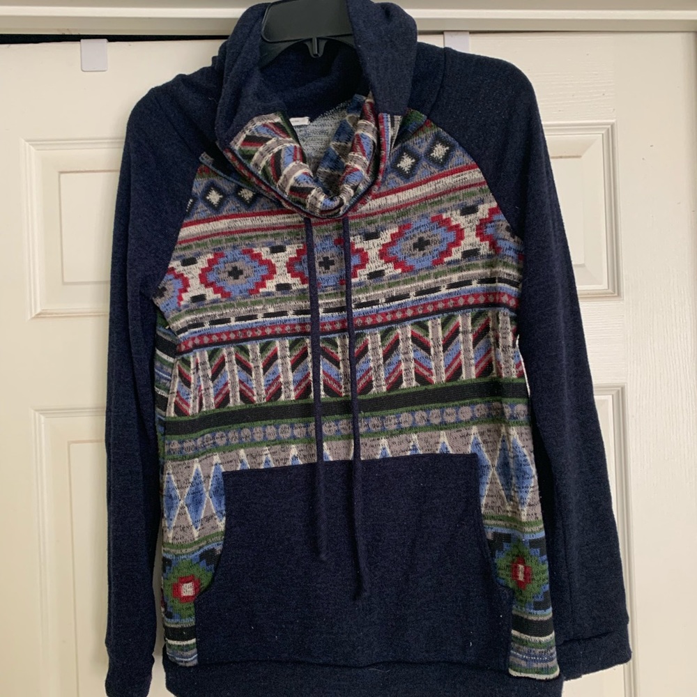 Aztec print sweater with pouch pocket